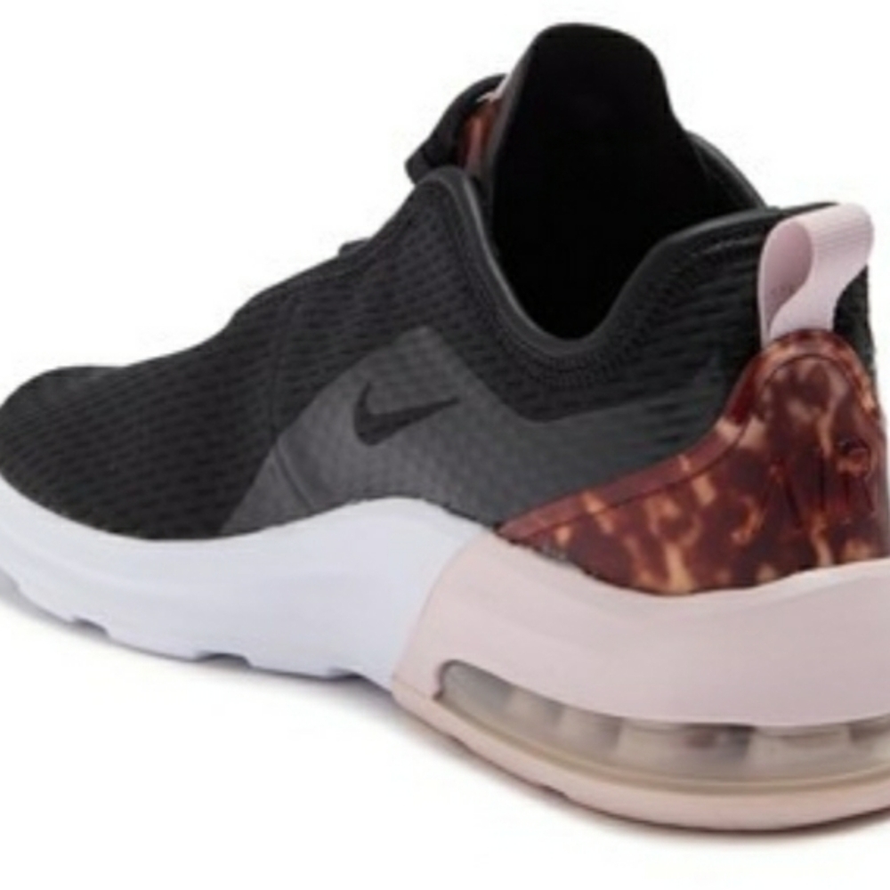 Nike Air Max Motion 2 Sneaker - Picture 2 of 10